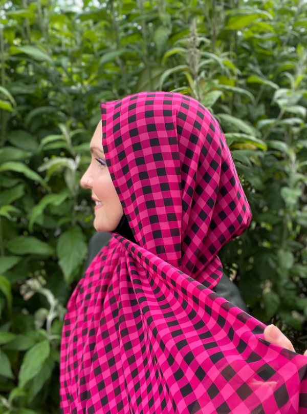 Motif kotak-kotak berwarna netral